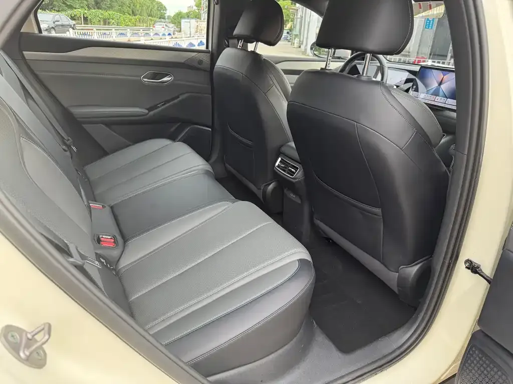 BYD Qin L — фото 2