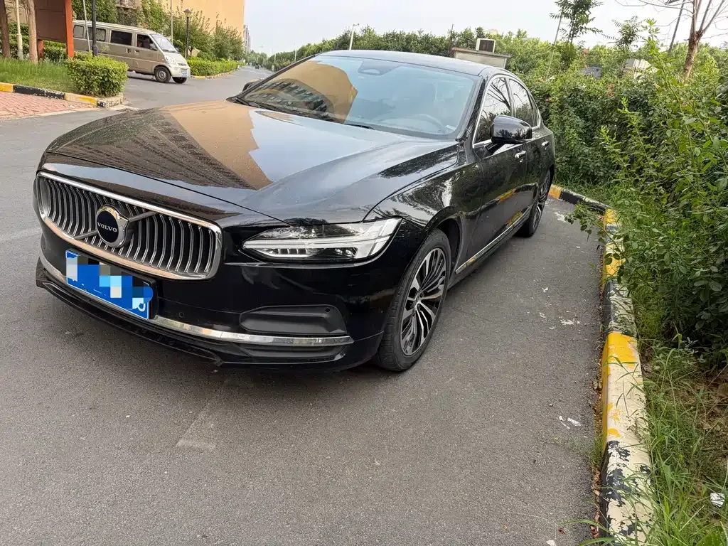 Volvo S90 — фото 1