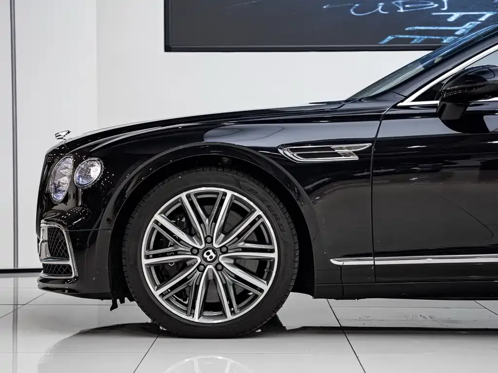 Bentley Flying Spur — фото 9