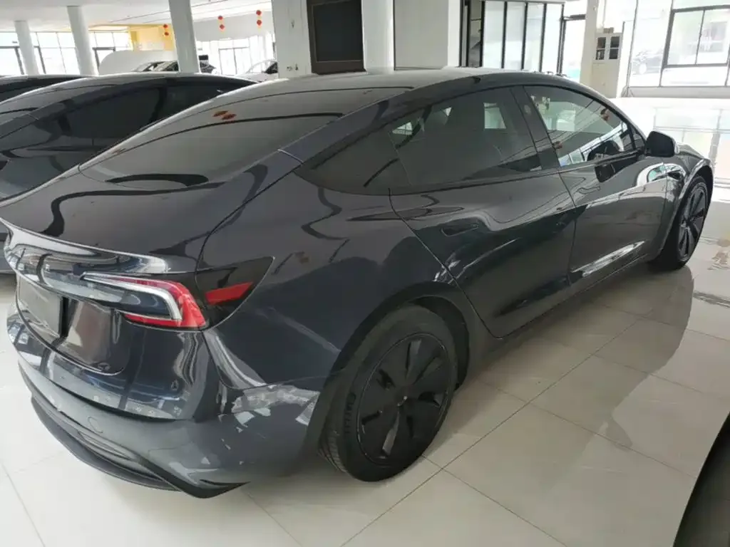 Tesla Model 3 — фото 4