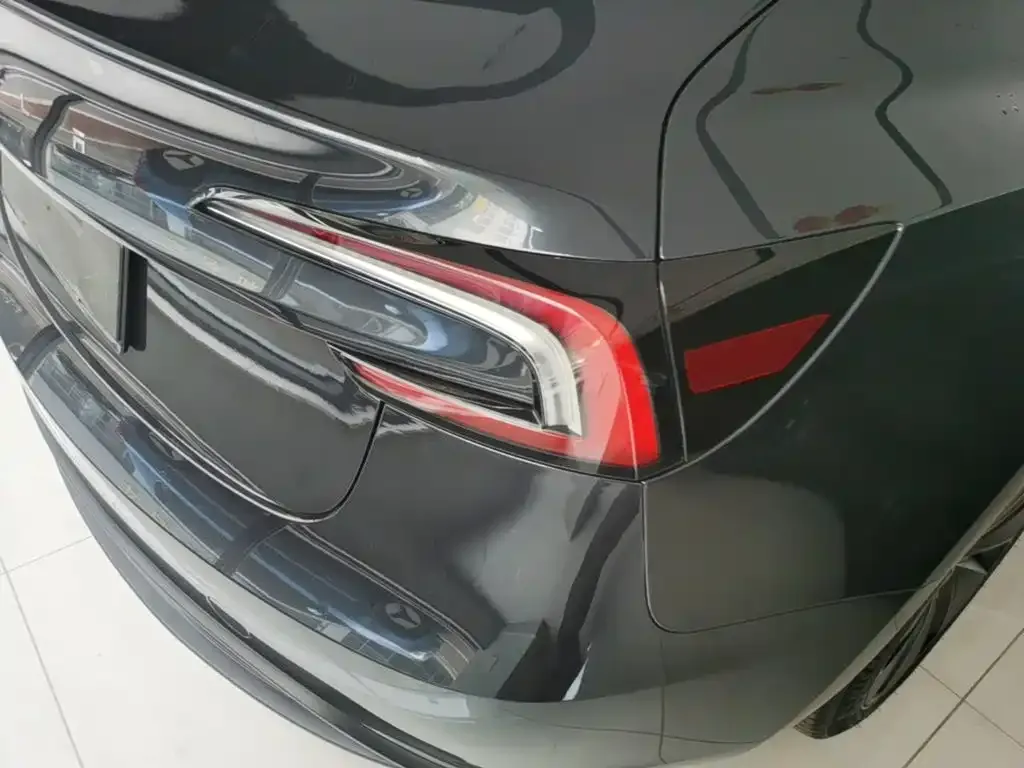 Tesla Model 3 — фото 10