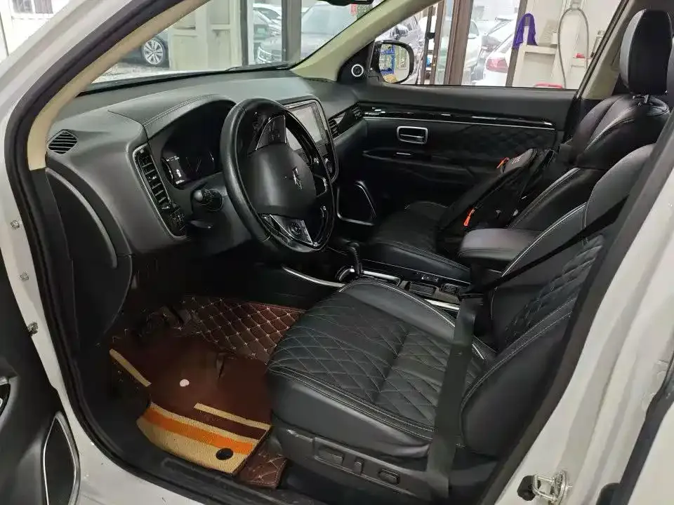 Mitsubishi Outlander — фото 2