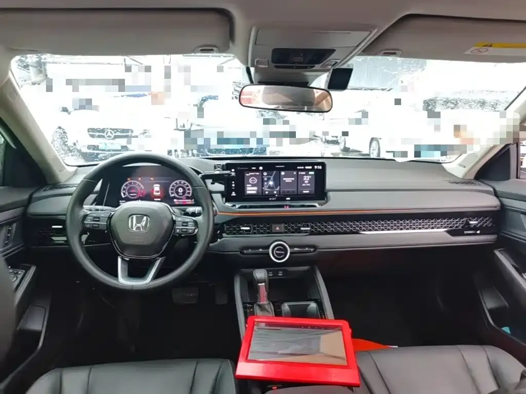 Honda Accord — фото 10