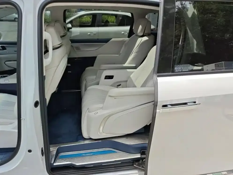 Buick GL8 Hybrid — фото 2