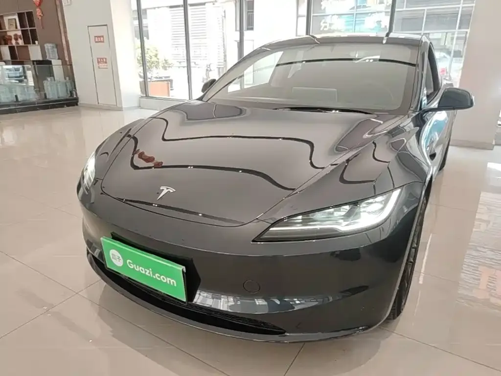 Tesla Model 3 — фото 1