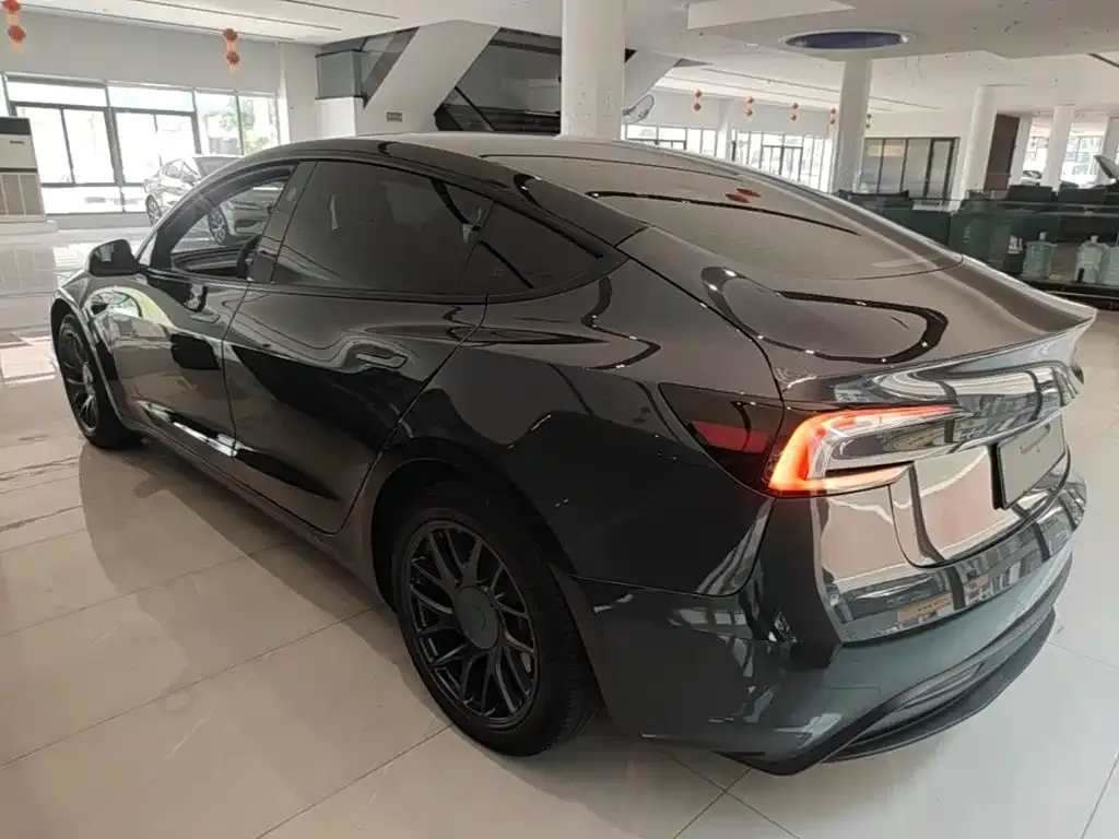Tesla Model 3 — фото 6