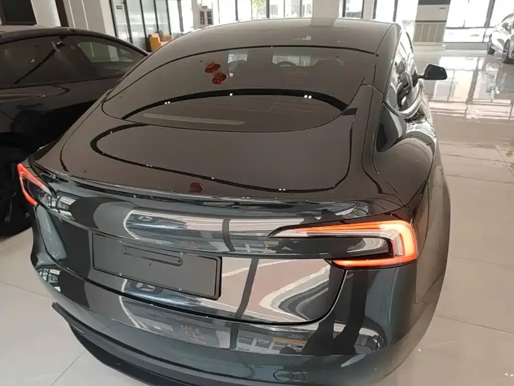 Tesla Model 3 — фото 2