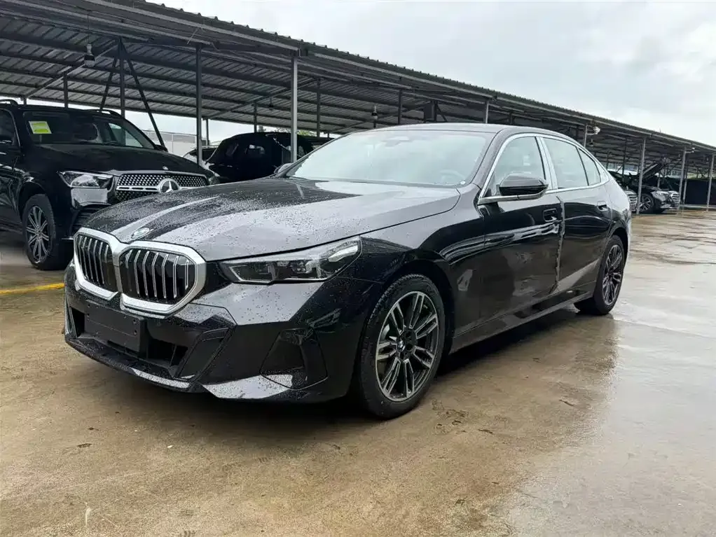 BMW 5 Series — фото 1
