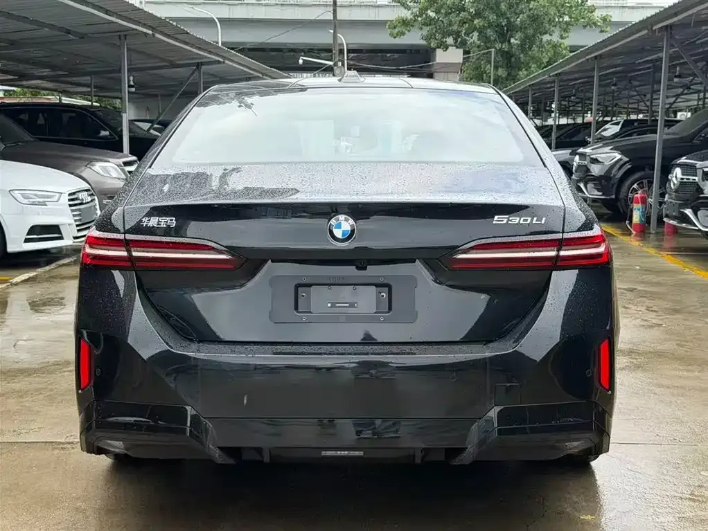 BMW 5 Series — фото 10