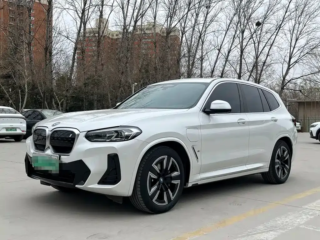 BMW iX3 — фото 1