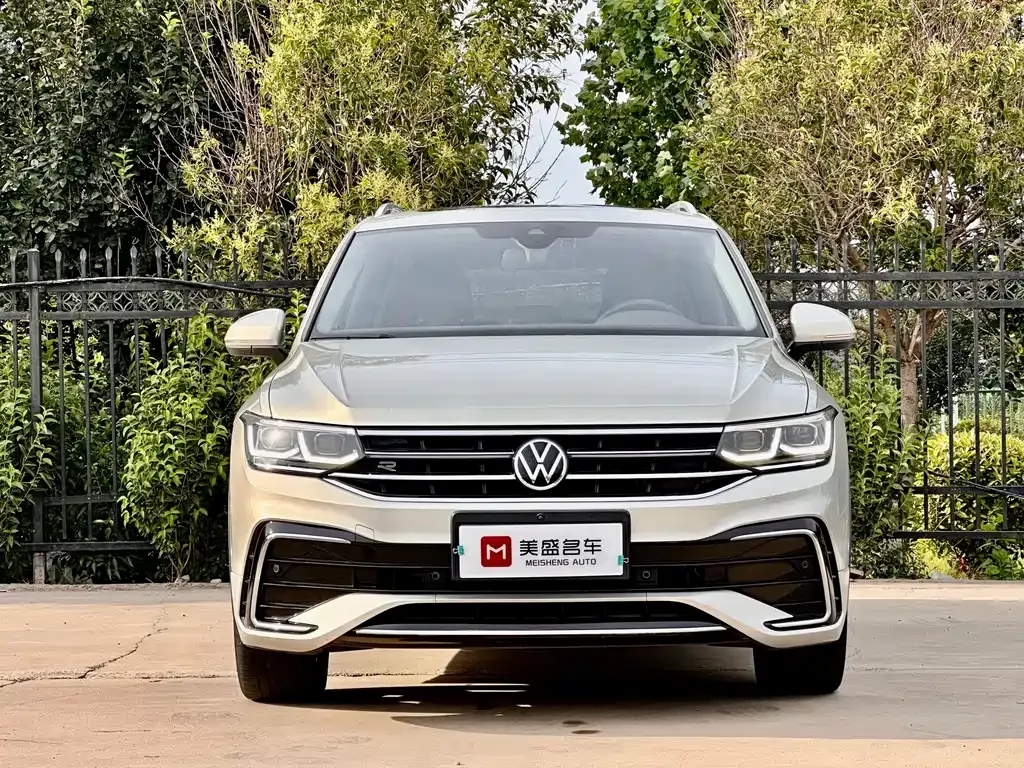 Volkswagen Tiguan L — фото 9