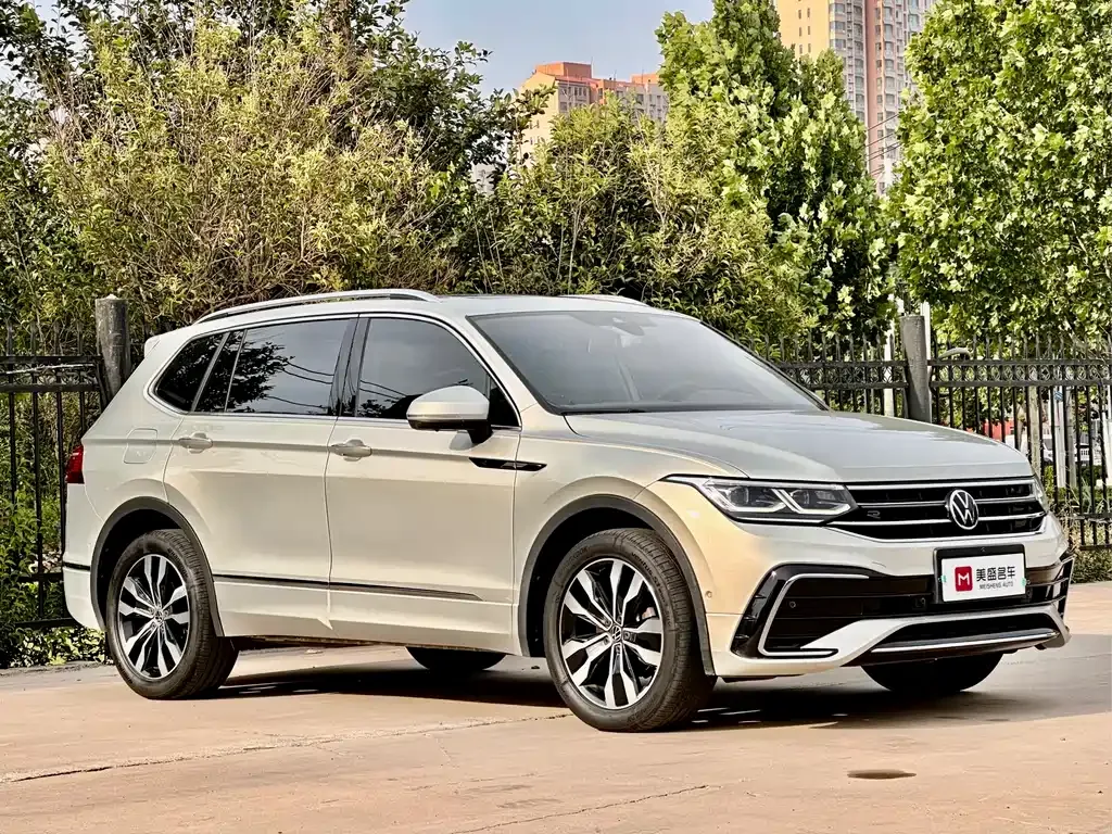 Volkswagen Tiguan L — фото 8