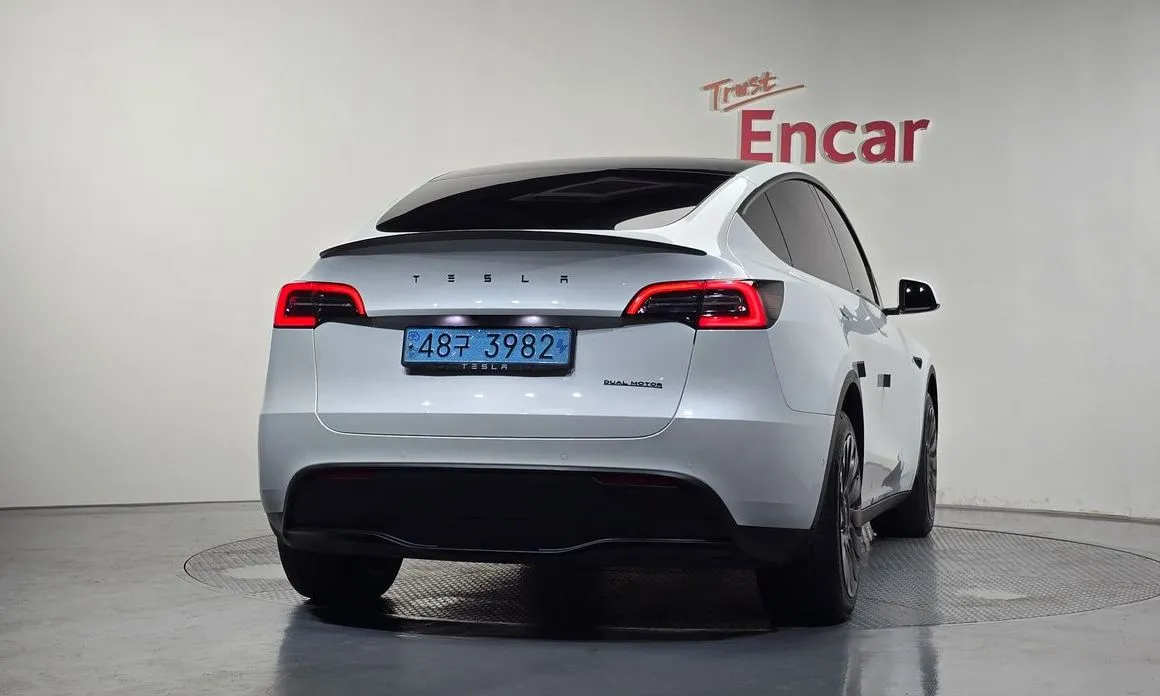 Tesla Model Y — фото 9