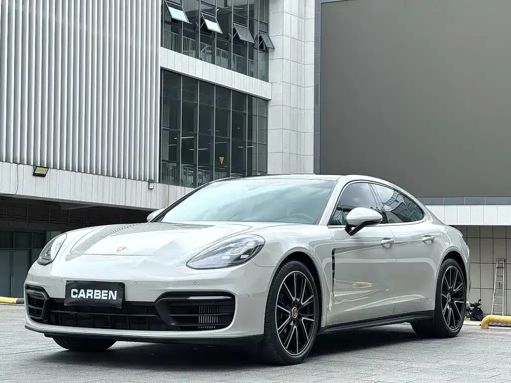 Porsche Panamera — фото 1