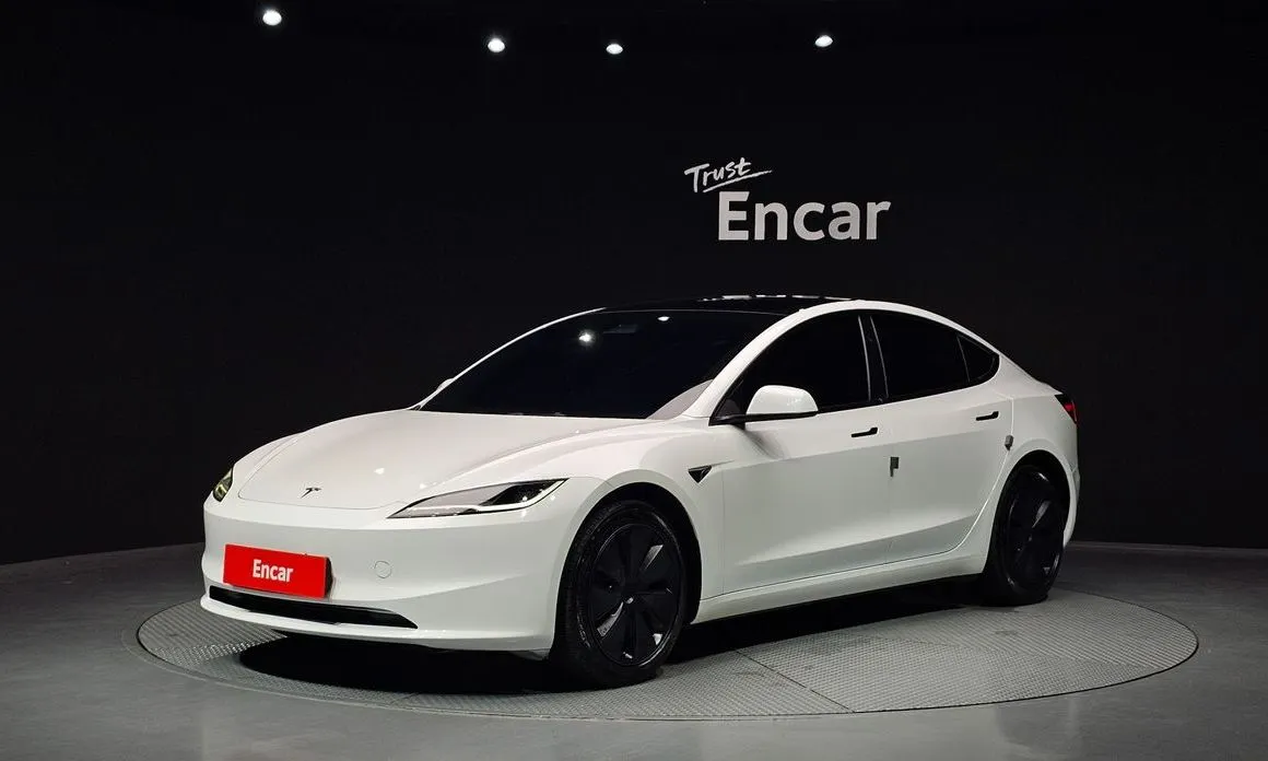 Tesla Model 3 — фото 1