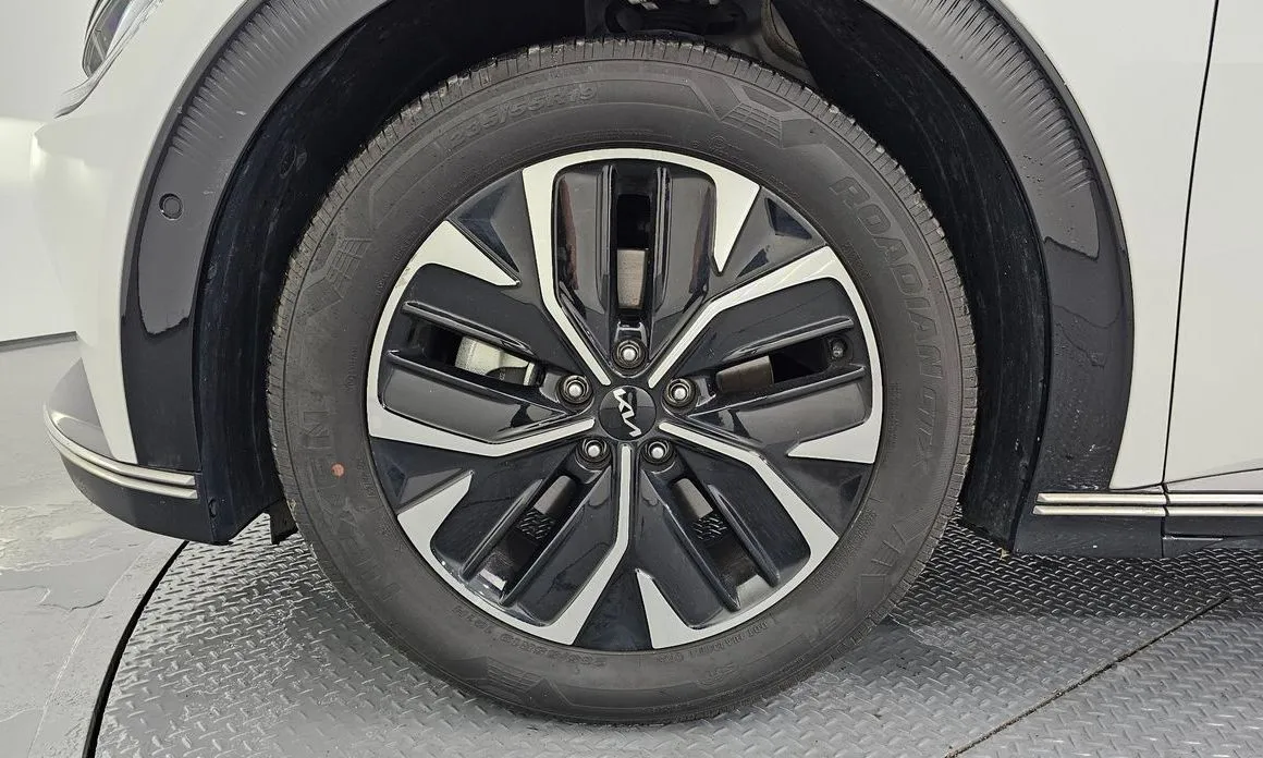 Kia EV6 — фото 10