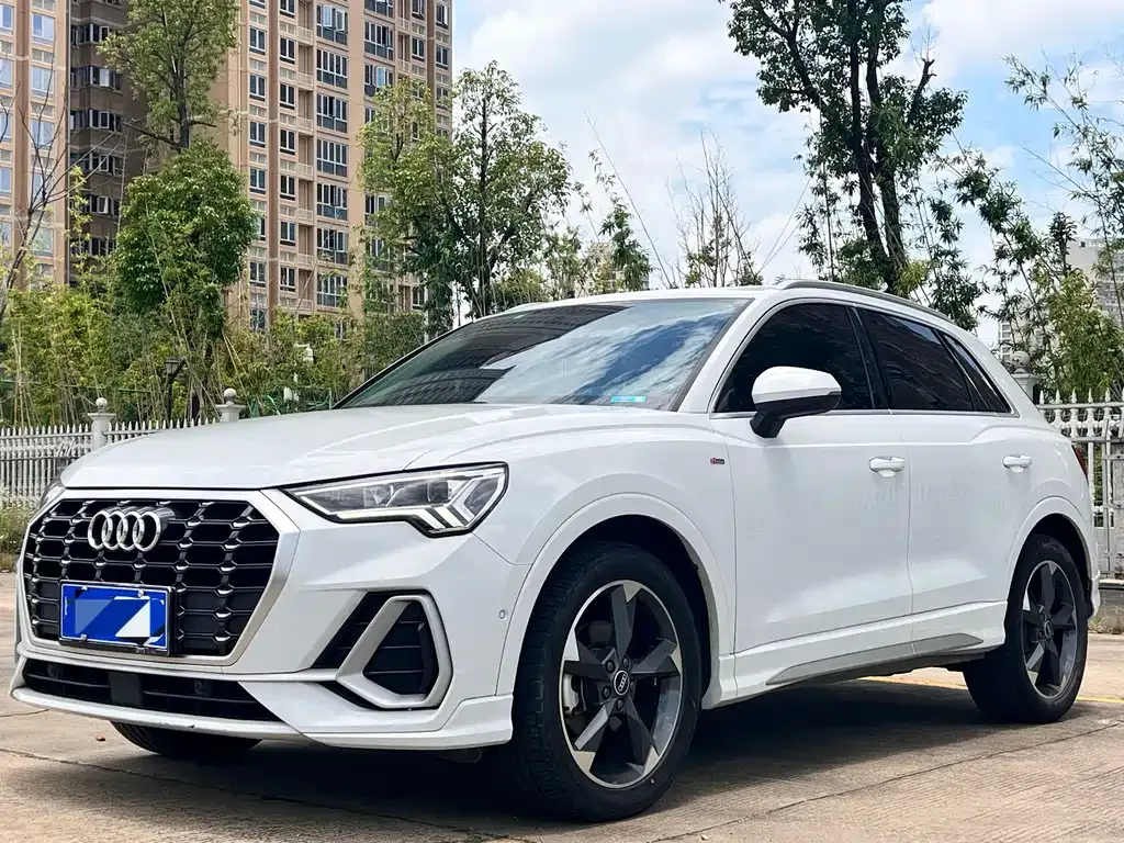 Audi Q3 — фото 1