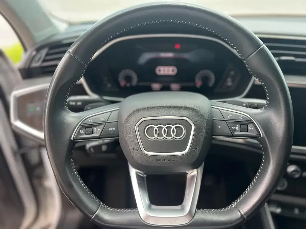 Audi Q3 — фото 7