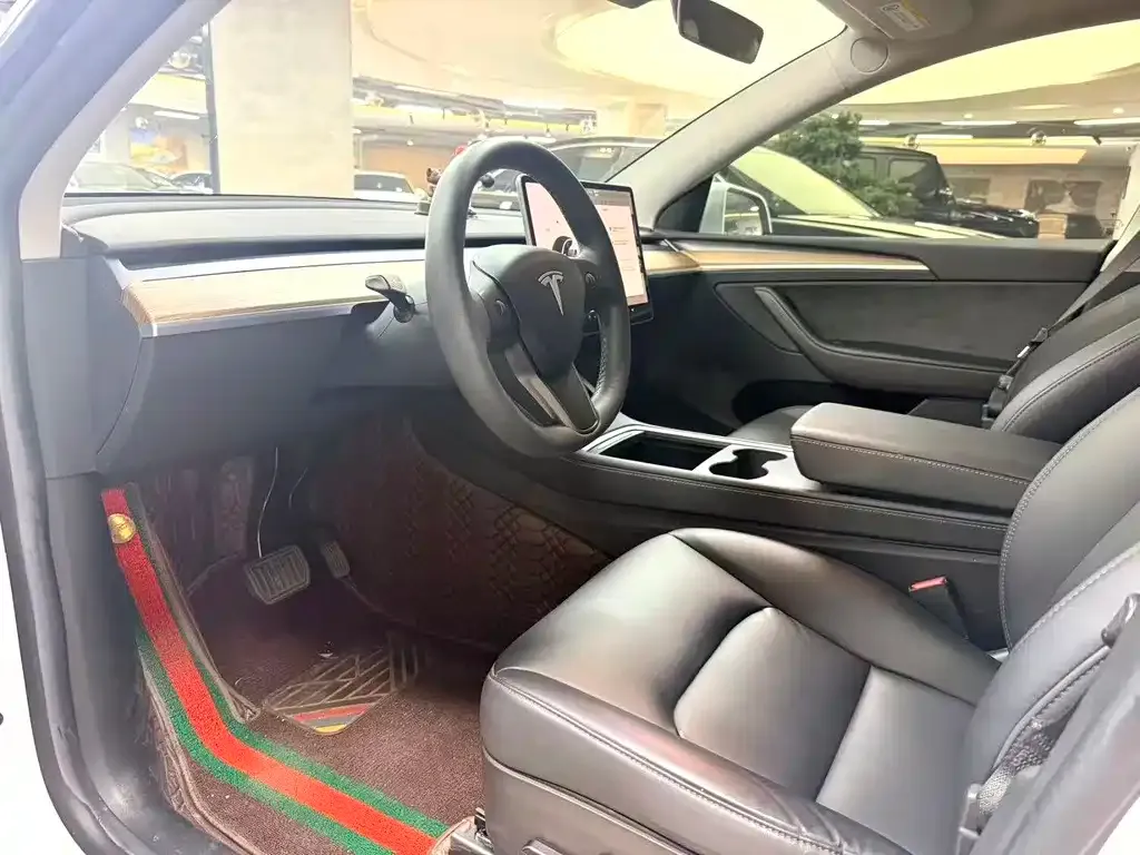 Tesla Model Y — фото 6