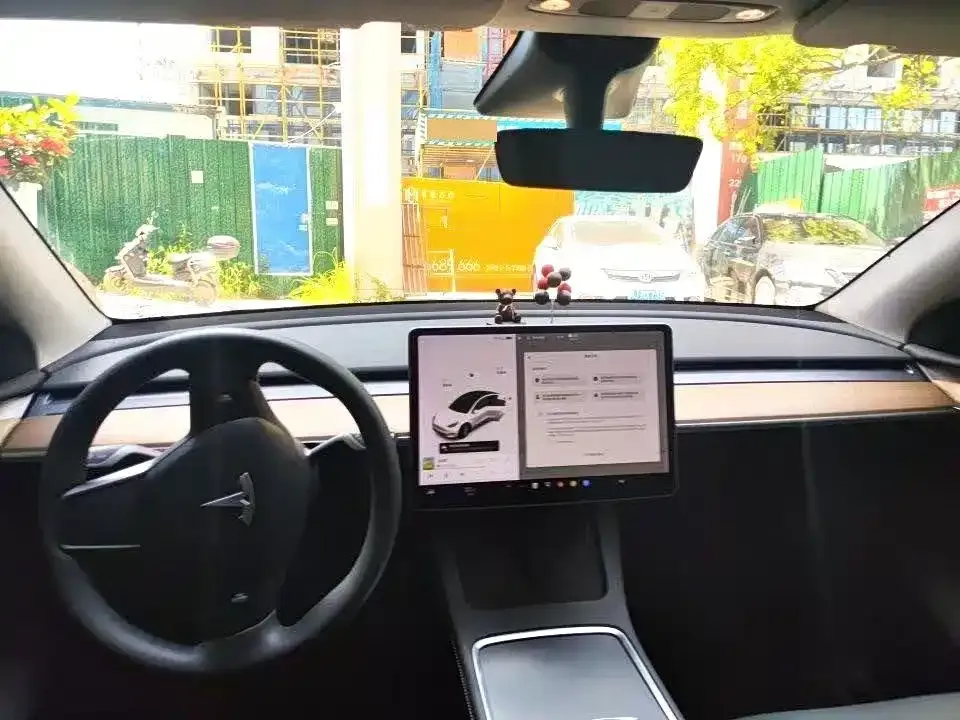 Tesla Model Y — фото 5