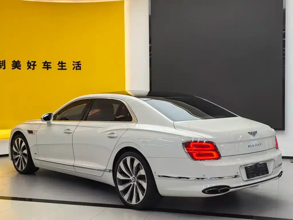 Bentley Flying Spur — фото 2