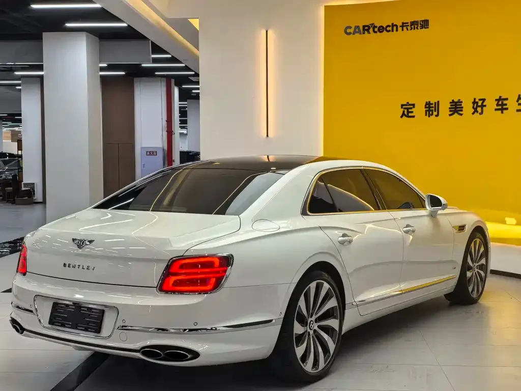 Bentley Flying Spur — фото 4