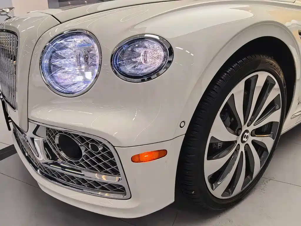 Bentley Flying Spur — фото 5