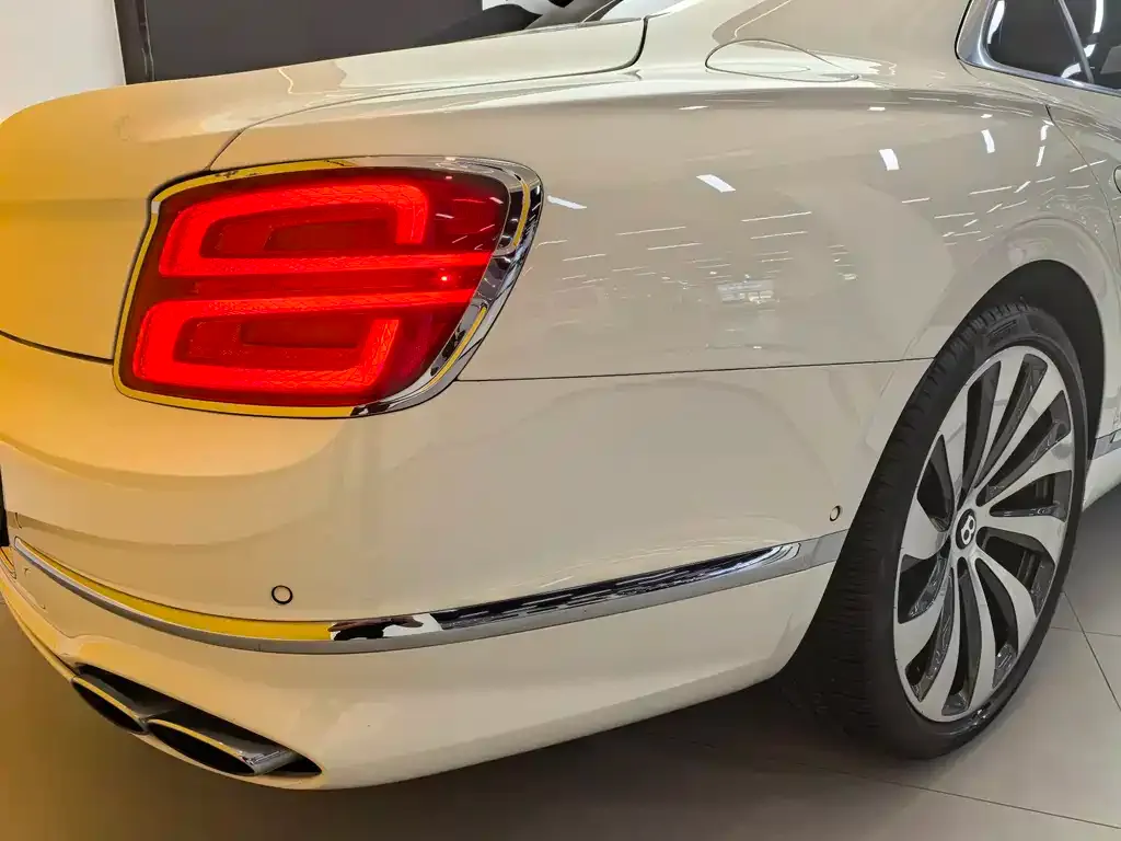 Bentley Flying Spur — фото 6