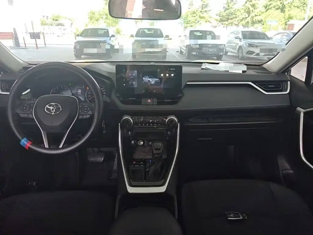 Toyota RAV4 — фото 2