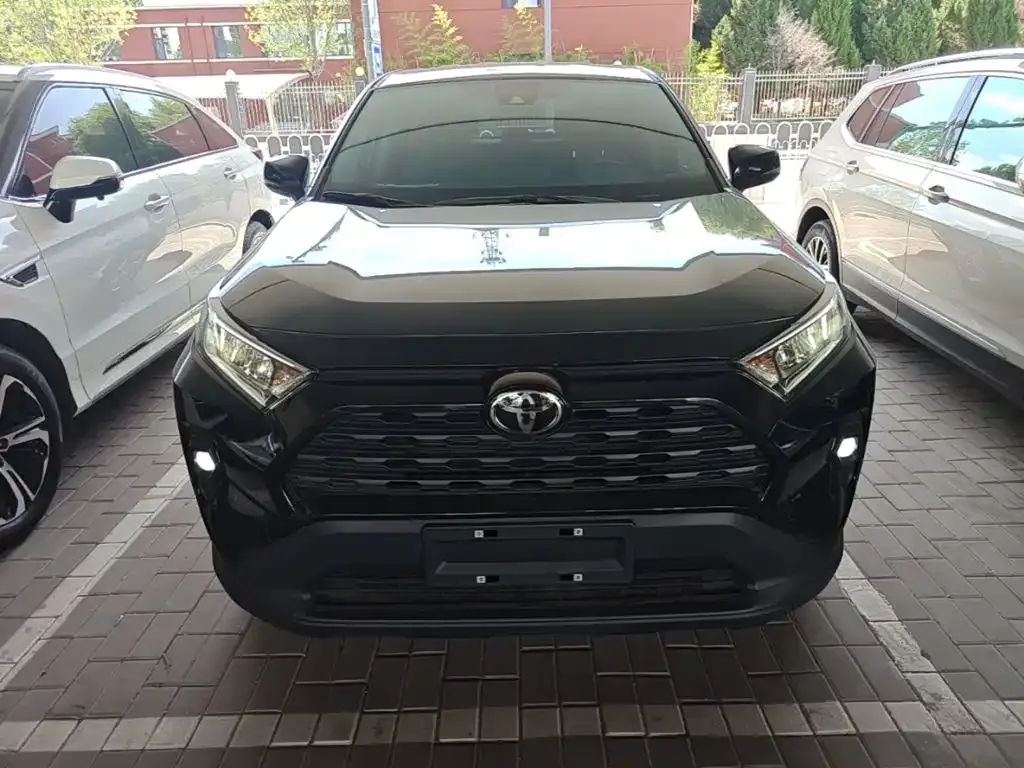 Toyota RAV4 — фото 8