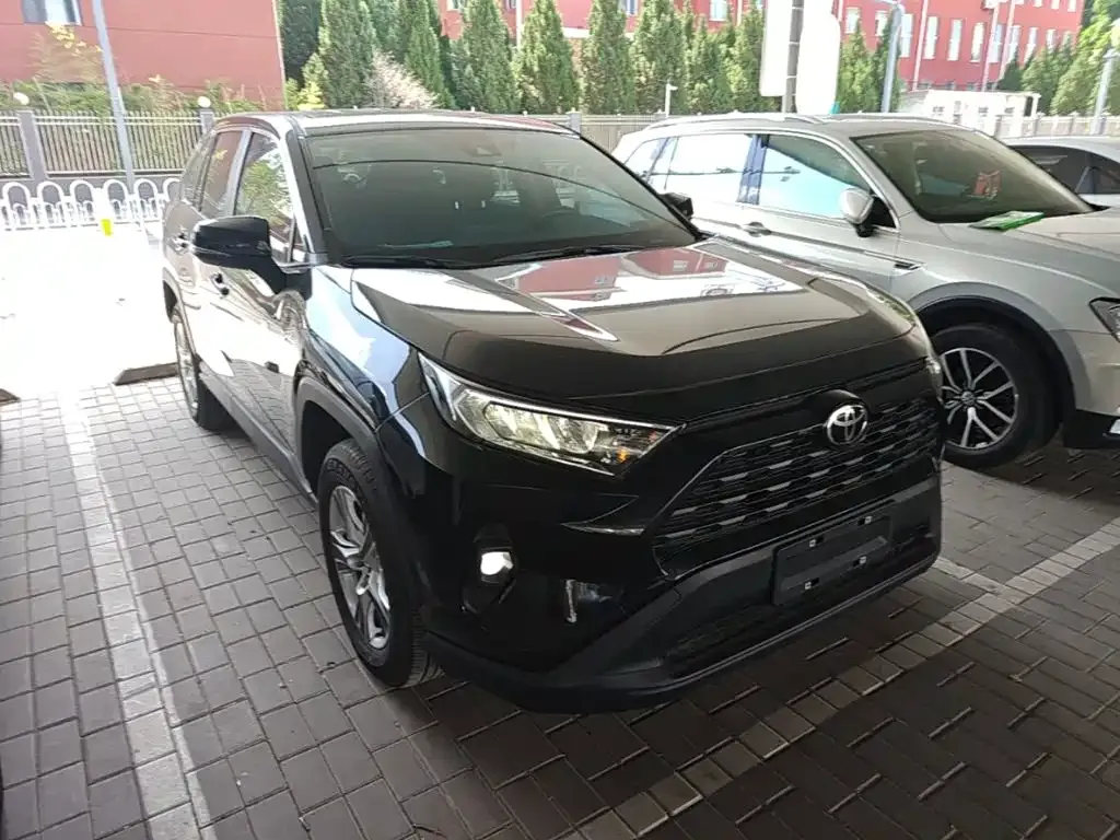 Toyota RAV4 — фото 7