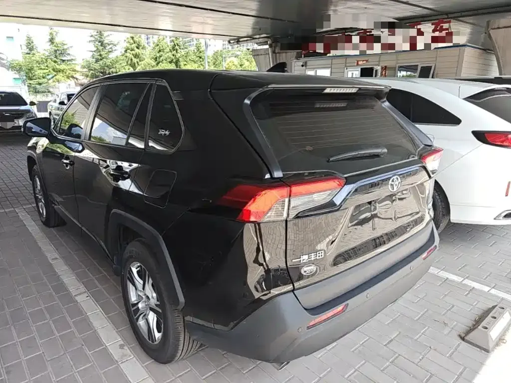 Toyota RAV4 — фото 3