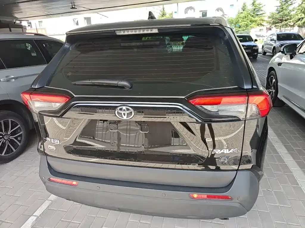 Toyota RAV4 — фото 5