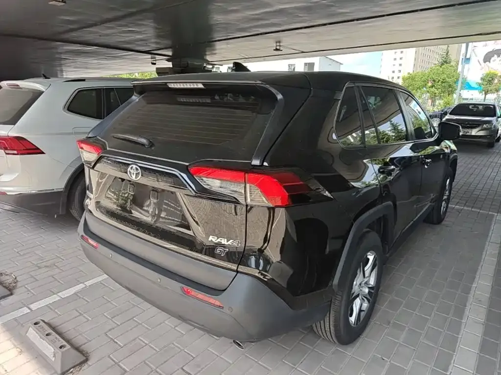 Toyota RAV4 — фото 9