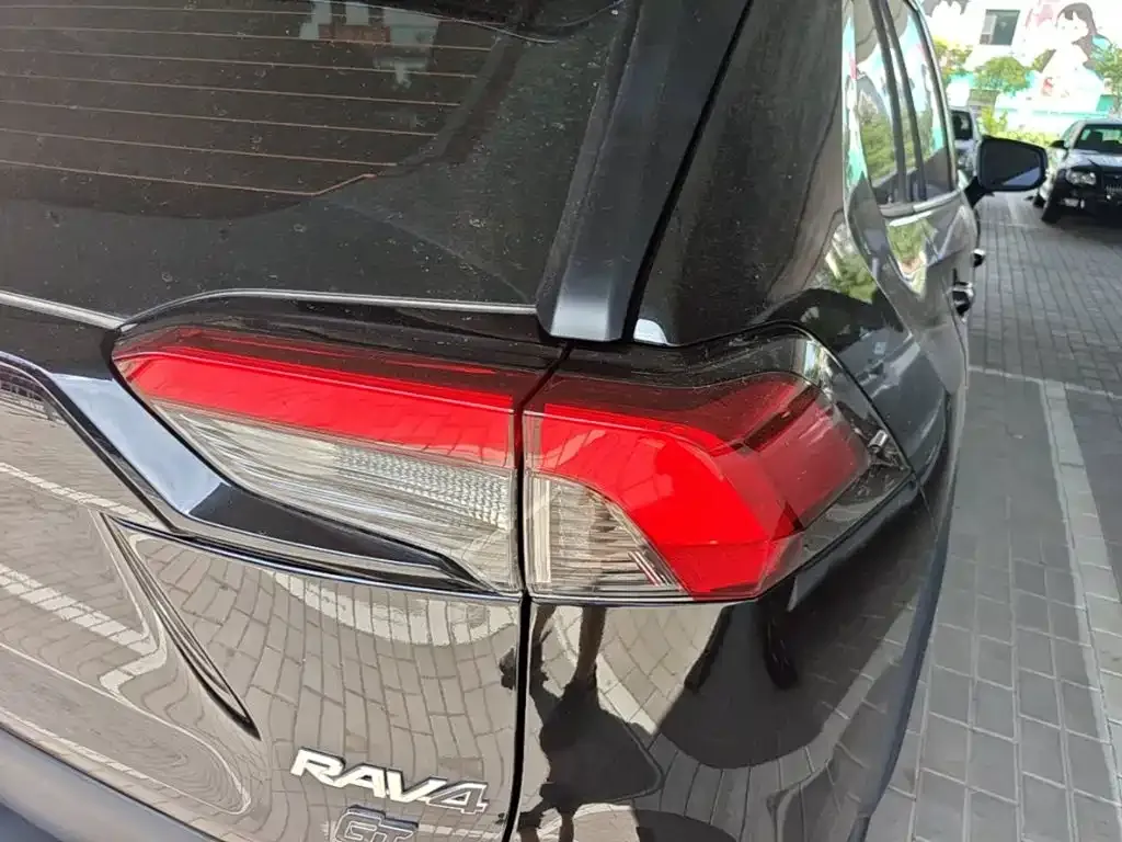 Toyota RAV4 — фото 6