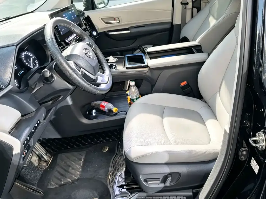 Toyota Granvia — фото 7