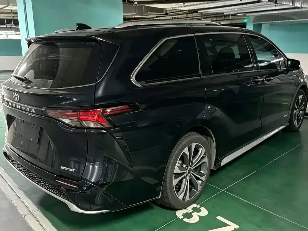 Toyota Granvia — фото 3