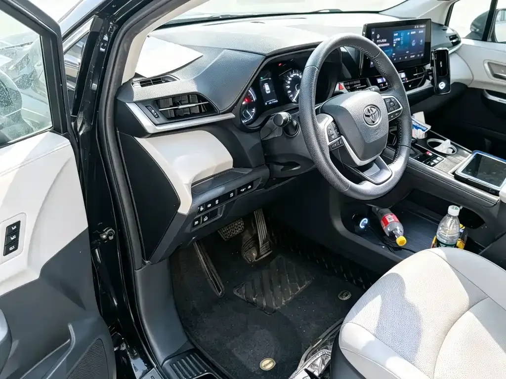 Toyota Granvia — фото 5