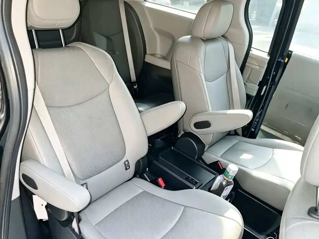 Toyota Granvia — фото 10