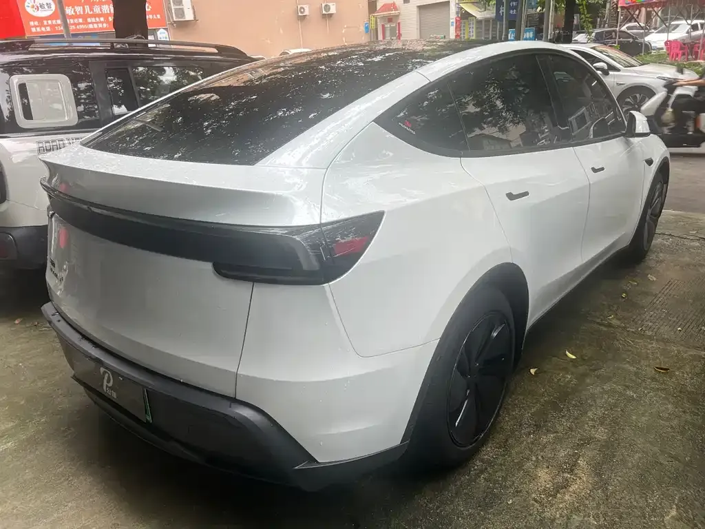 Tesla Model Y — фото 4
