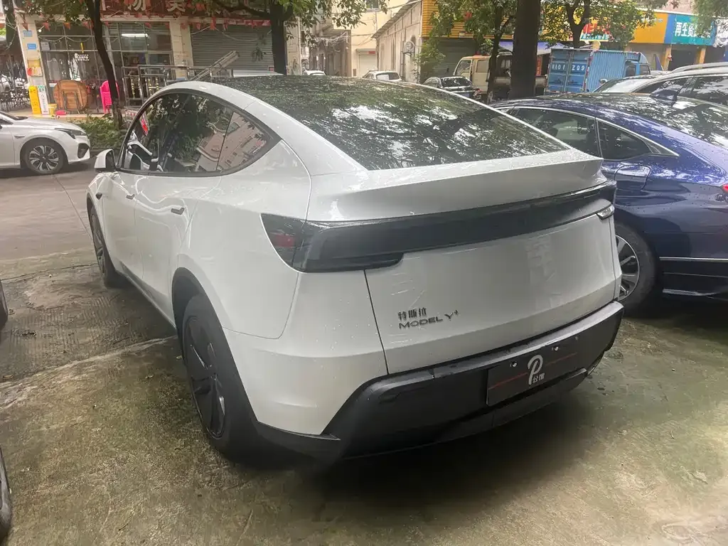 Tesla Model Y — фото 5