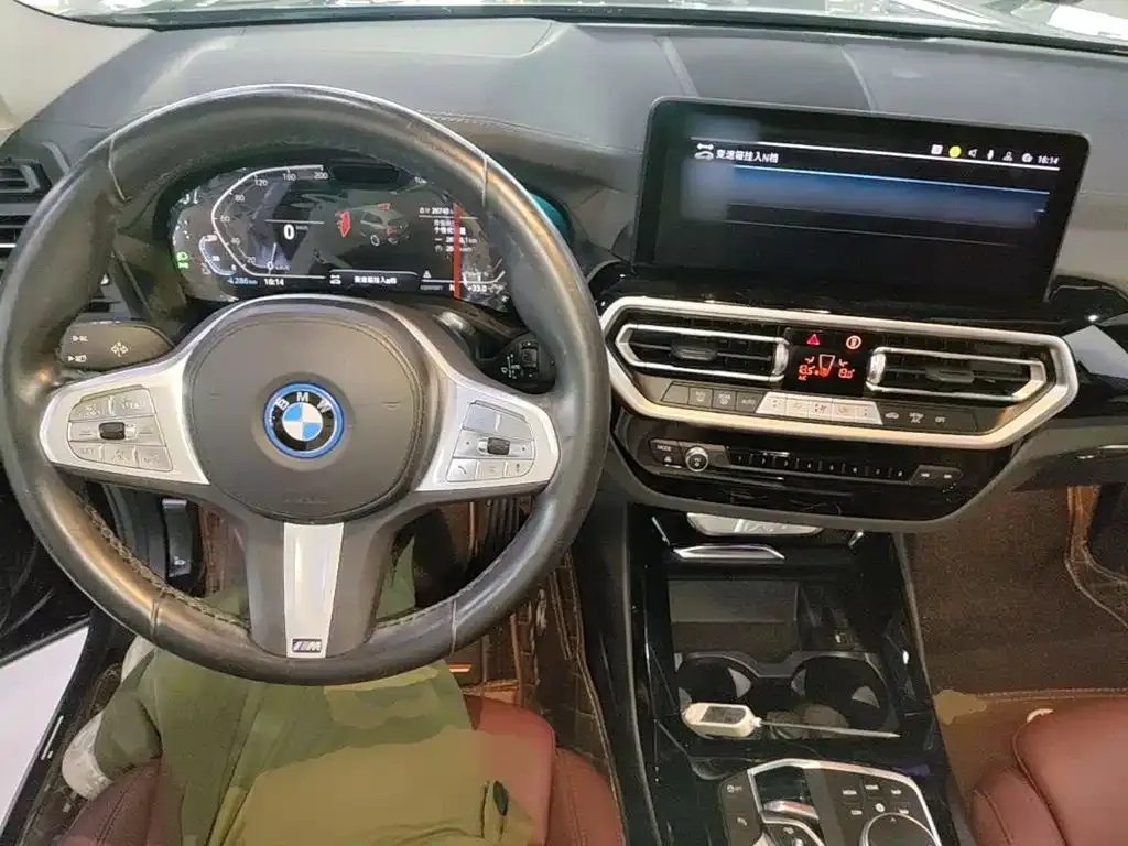 BMW iX3 — фото 9