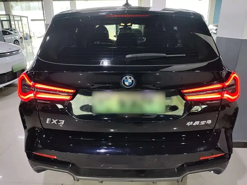 BMW iX3 — фото 3