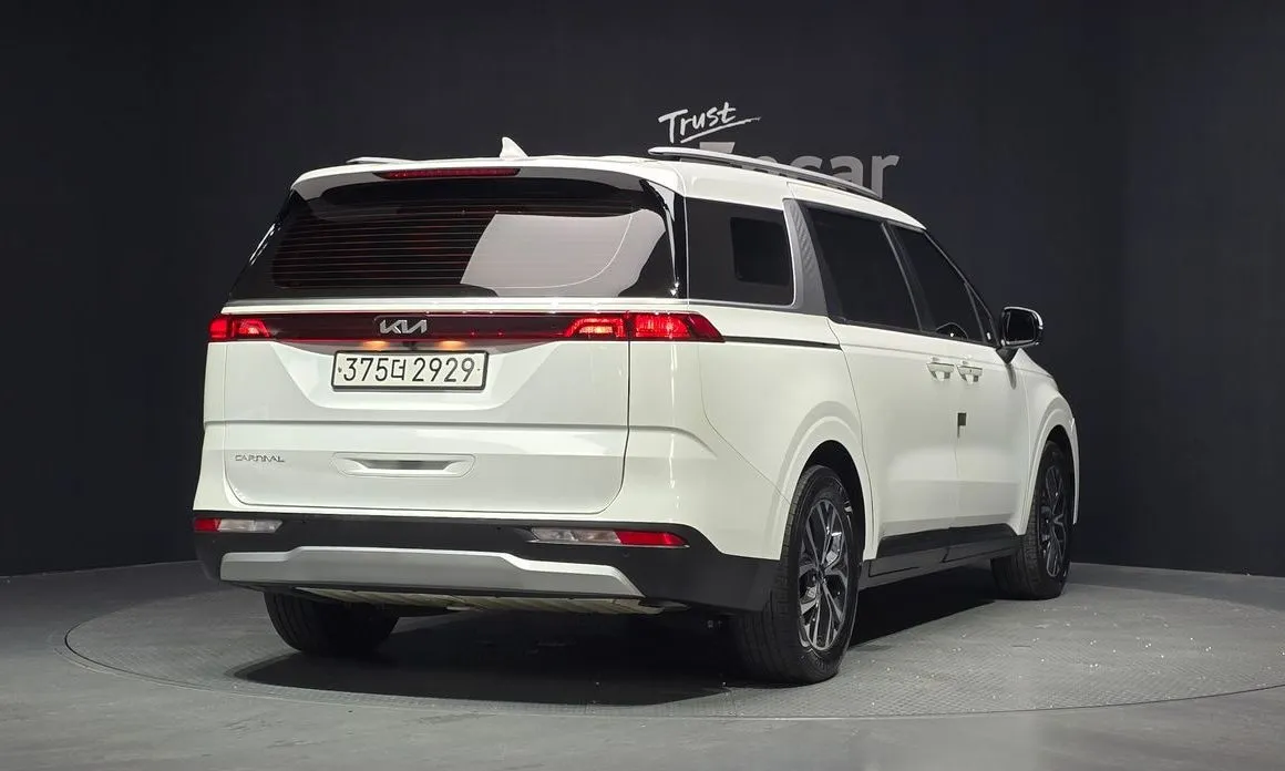 Kia Carnival — фото 4