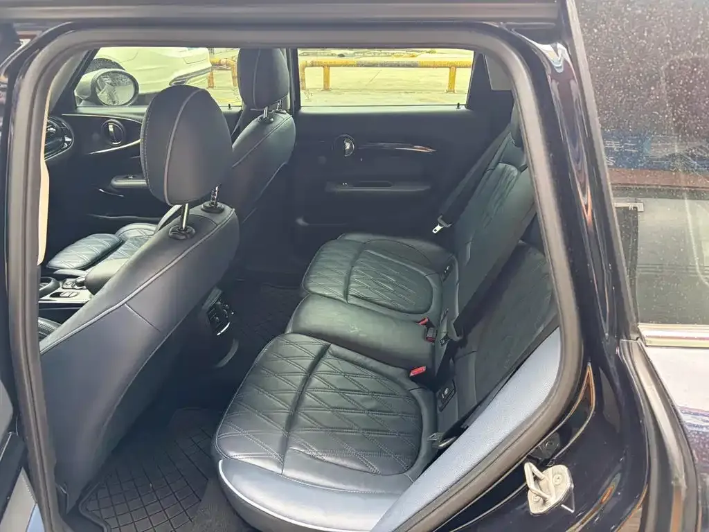MINI Clubman — фото 2
