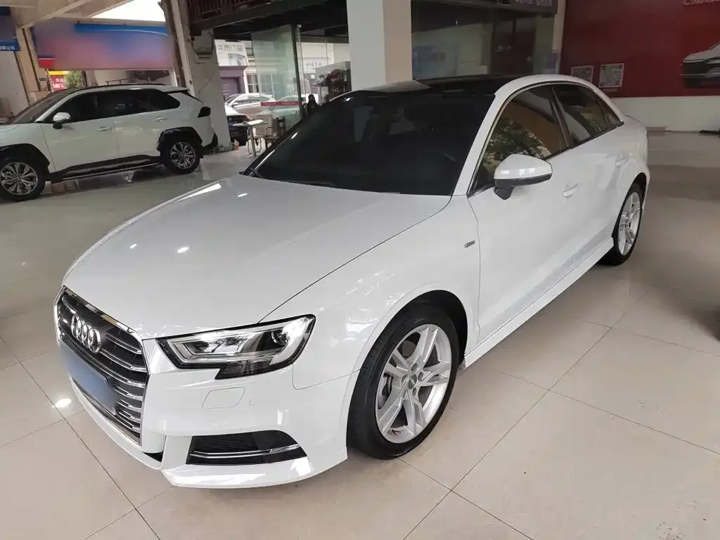 Audi A3 — фото 1