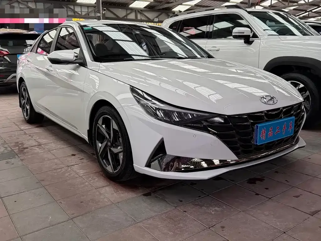 Hyundai Elantra — фото 7