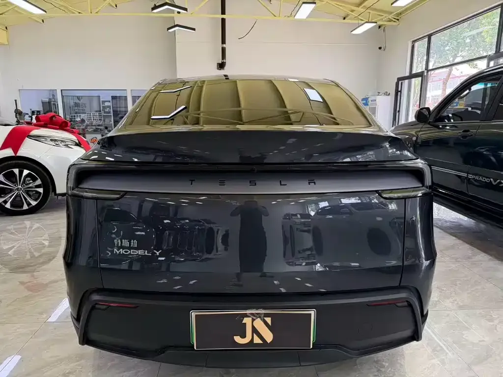 Tesla Model Y — фото 4