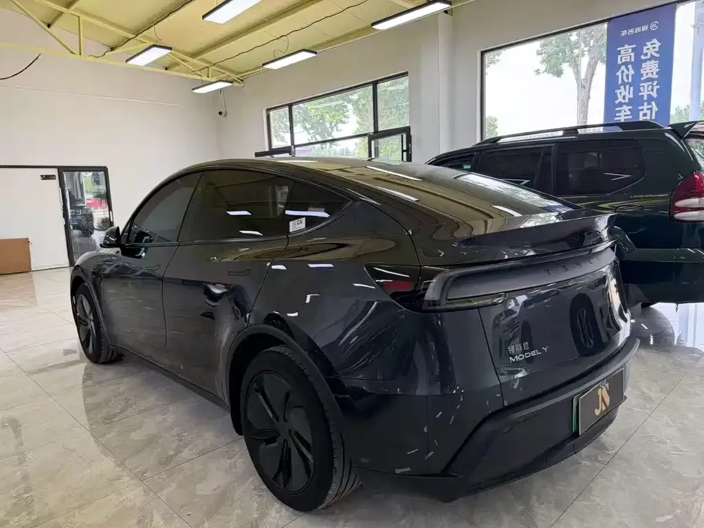 Tesla Model Y — фото 9