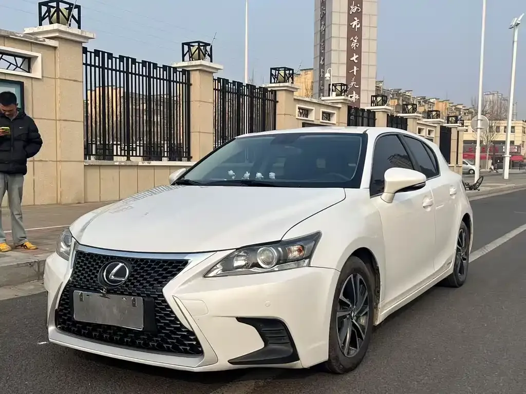 Lexus CT — фото 9